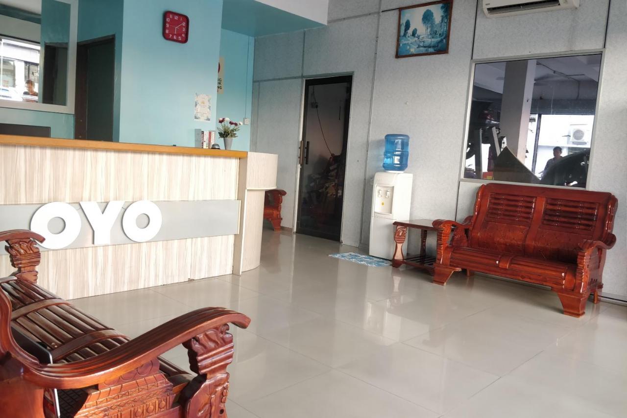 Oyo 89737 Hotel Tishoa Kampong Batu Tiga Exterior photo