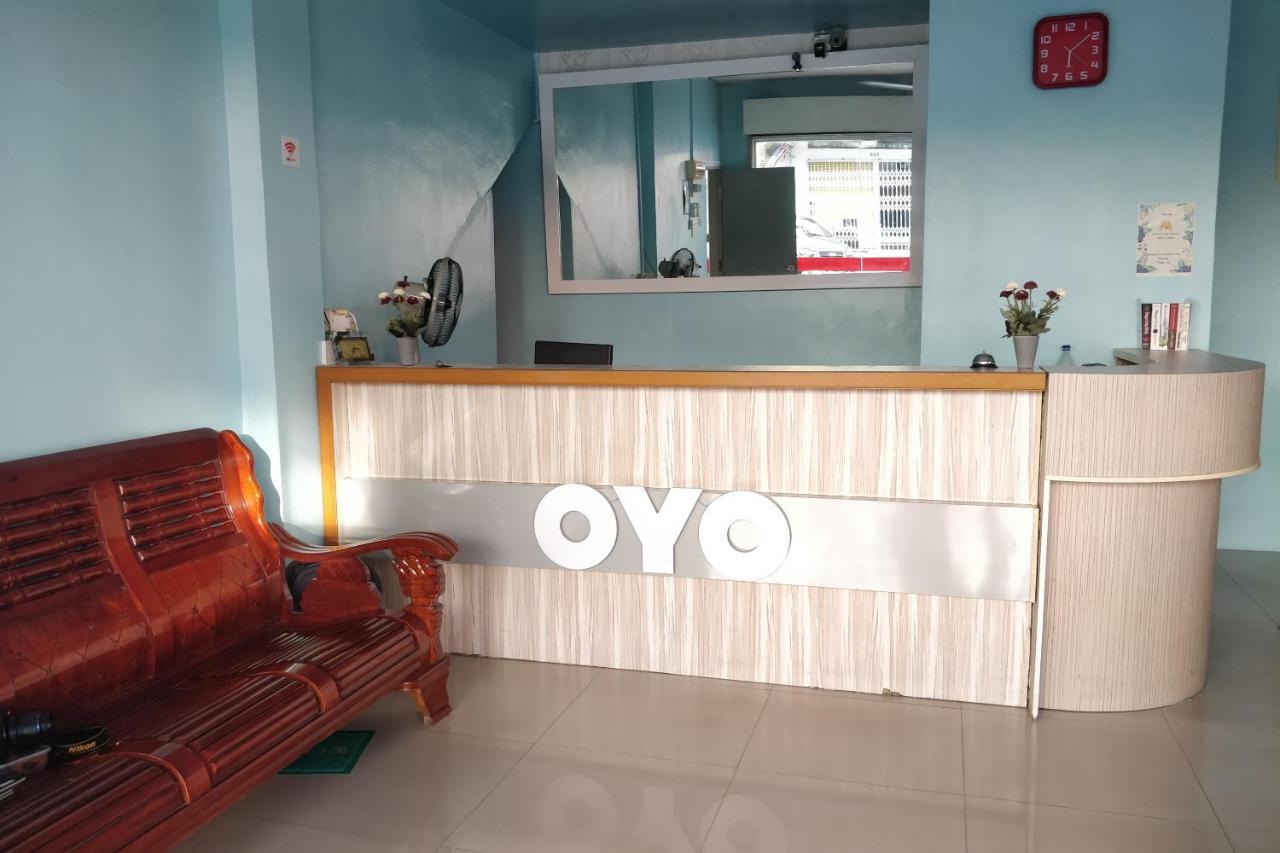 Oyo 89737 Hotel Tishoa Kampong Batu Tiga Exterior photo