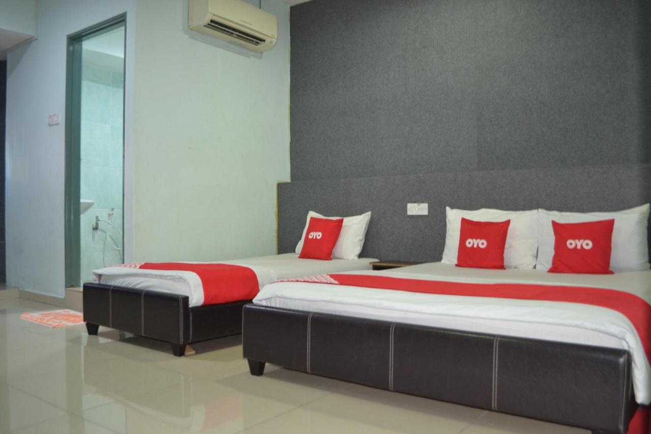 Oyo 89737 Hotel Tishoa Kampong Batu Tiga Exterior photo